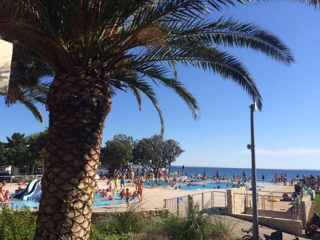 Dogajanje na bazenu, Kamp Straško na Pagu, Hrvaška