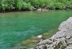Barva reke in okolica spominjata na lepoto naše smaragdne Soče.
