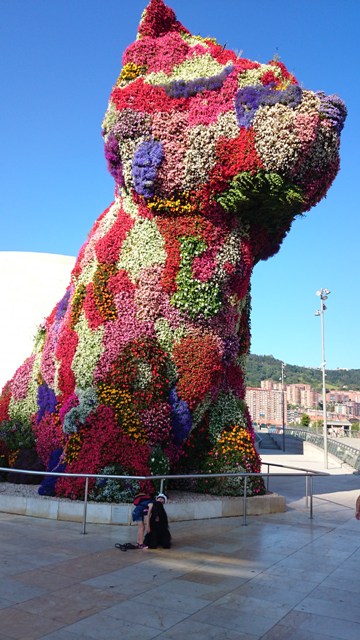 Cvetlični kuža, Bilbao (Baskija, Španija)