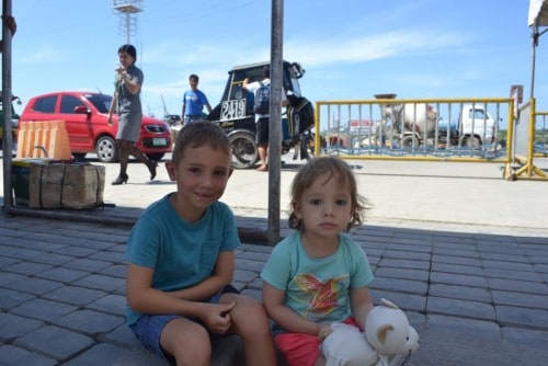 13. Čakajoč na katamaran