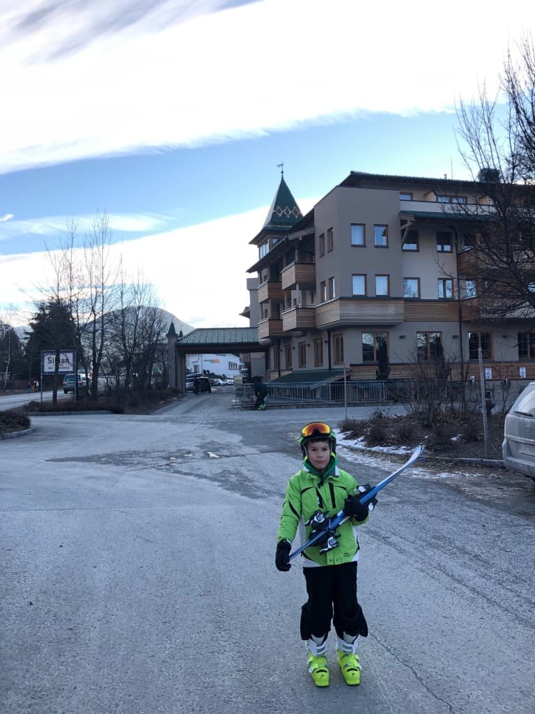 In kar je najlepše - peš na smučišče:) Dolomiten Residenz Sporthotel Sillian
