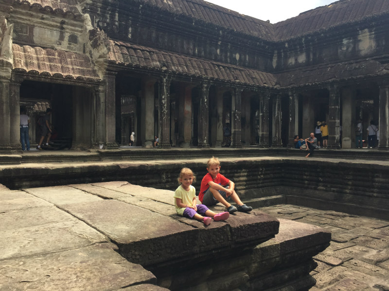 notranjost-angkor-wata