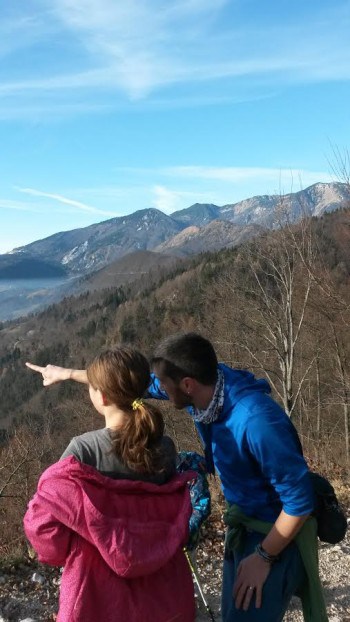 Vidiš Šmarno goro? Desno Krvavec