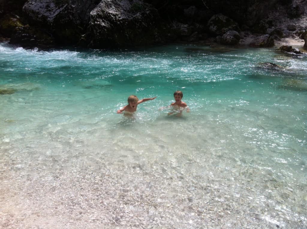 Kopanje v Nadiži, naravna kopališča