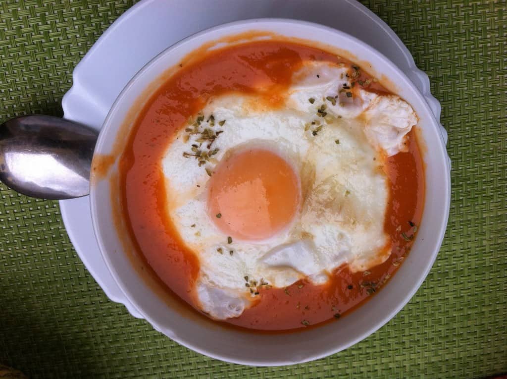 Nasitna paradižnikova juha z jajcem (Madeira)