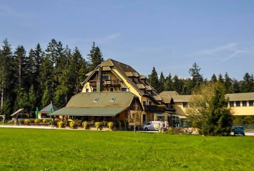 Hotel obdaja ogromno zelenih površin, Ranč Burger